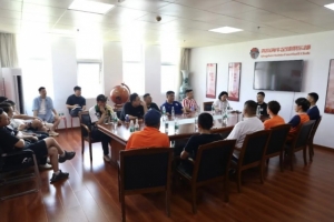 海牛召開球迷懇談會，總經(jīng)理張冬就近期成績向球迷代表進行了說明