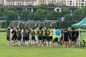 博主：比賽延期之后，浙江隊回到基地進行了隊內對抗