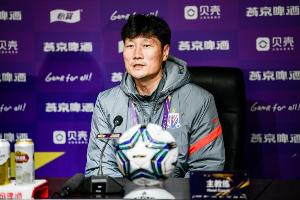 足球報：申花穩(wěn)中求勝艱難止跌，新教練組帶給球隊不同調(diào)整