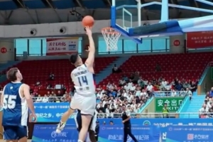 山東曬對陣澳大利亞凱西騎士的視頻：訓(xùn)千次不如戰(zhàn)一場 以賽代練